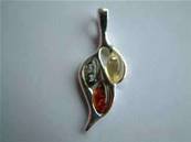 THREE COLOUR AMBER PENDANT- LEAF STYLE BM2H014002