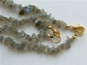 LABRADORITE GEM CHIP NECKLACE (18") & BRACELET SET. NECKBRACLAB