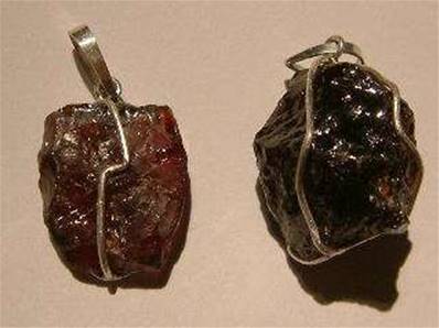 ROUGH GARNET SILVER WIRE PENDANT 2.5-3CM PENGAR