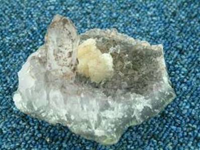 GOETHITE, CACOXONITE, CALCITE & AMETHYST CLUSTER SPECIMEN. 85 X 75 X 45MM APROX. 174g. SP306