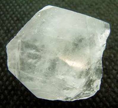 DOUBLE TERMINATED QUARTZ POINT SPECIMEN. SP3186