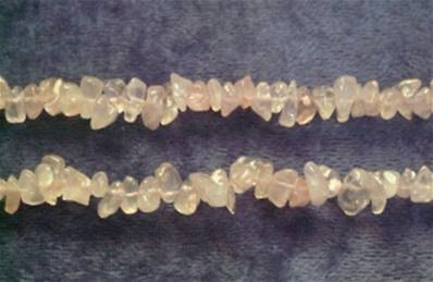 ROSE QUARTZ CHIP NECKLACE. 36". 65g. RQTZCHIP36