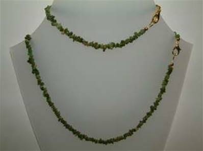 TSAVORITE GEM CHIP 18" NECKLACE & 7" BRACELET TWO PIECE SET. SET = 16g. SPR691