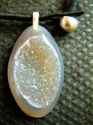 AGATE WITH QUARTZ PENDANT. SP1989PEND