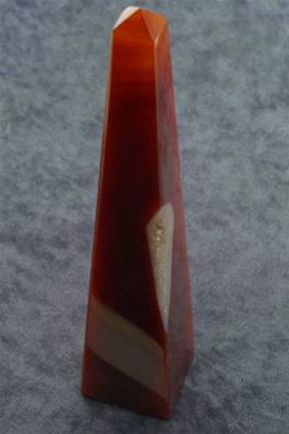 ONE OFF AGATE OBELISK IN RED/ BROWN. SP8451POL