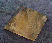 SMOKEY QUARTZ PYRAMID. SP8453POL