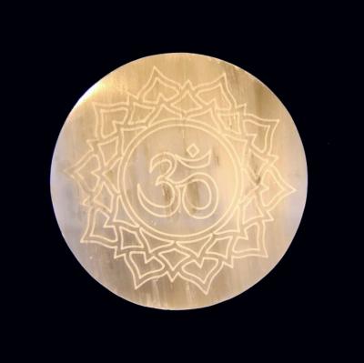 SELENITE / SATIN SPAR ROUND OHM ETCHED CHARGING PLATE.   SPR14026POL 