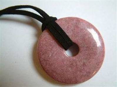 LARGE RHODONITE GEMSTONE DONUT ON THONG. 42MM DIA. DO42RHDTH