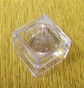 10 X CLEAR PLASTIC DISPLAY BOX WITH MAGNIFYING LENS IN LID (SMALL SIZE). MAG1/25/25/25