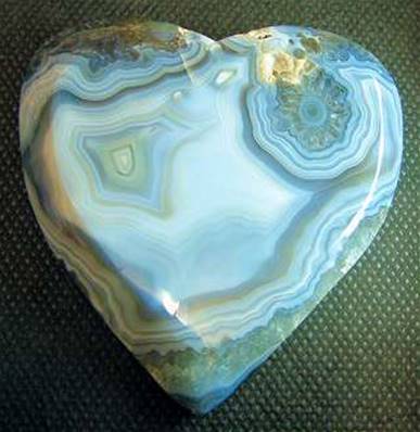 LARGE AGATE HEART BLUE / GREY IN COLOUR.   SP1981SHLF