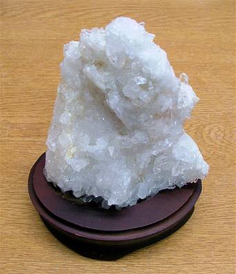 STANDING QUARTZ DRUZE SPECIMEN. SP8089SHLF