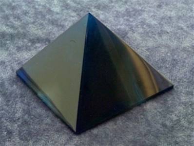 AGATE PYRAMID (BLUE DYED). SP8470POL