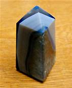 ONE OFF AGATE OBELISK IN BLUE. SP8536POL