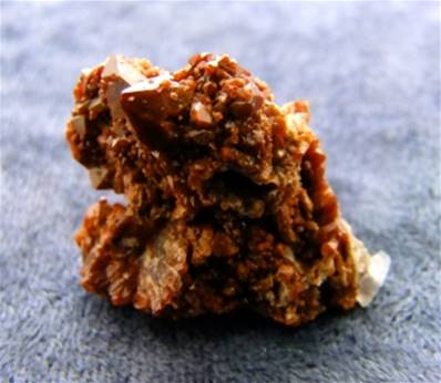 RED QUARTZ ROUGH CRYSTAL SPECIMEN. SP9023