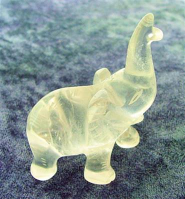 ELEPHANT CARVING IN QUARTZ. SP7946POL