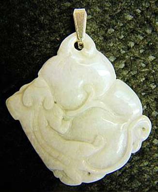 LAVENDER JADE CARVED PENDANT. SP3119PEND