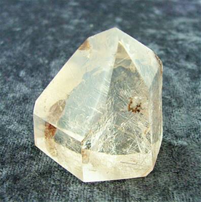 POLISHED QUARTZ POINT SPECIMEN. SP4739POL