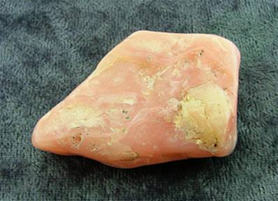 PERUVIAN ROSE OPAL POLISHED PEBBLE. SP7025POL