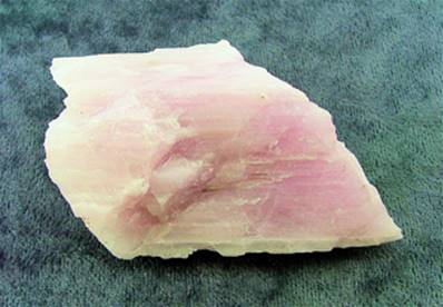 ICE KUNZITE ROUGH CRYSTAL SPECIMEN. SP7305