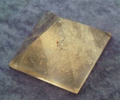 SMOKEY QUARTZ PYRAMID. SP8455POL