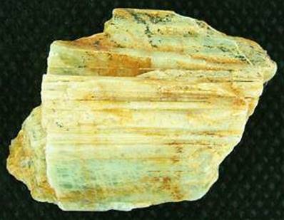 AQUAMARINE ROUGH CRYSTAL SPECIMEN (LINEATED). 89 X 56 X 52MM APROX. 355g. SP1837